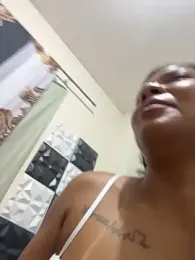 Indiazinhax webcam model stream image