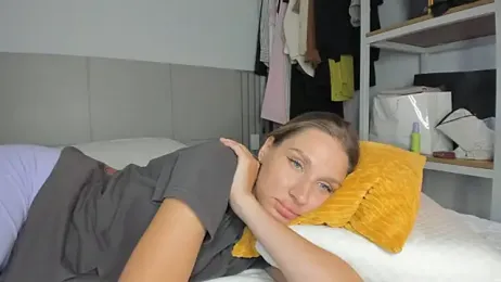 SofiClimbing webcam model stream image