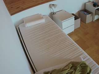 voyeurcam-julmodels-greybed-1 webcam model stream image