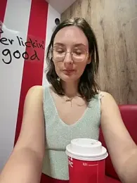 The_Snowwhitee webcam stripchat model stream image