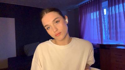 EllyThro webcam model stream image