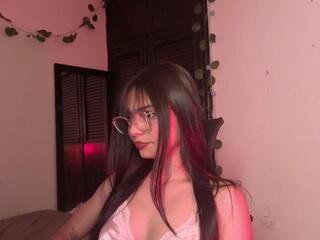 Mia Woolsey webcam model stream image