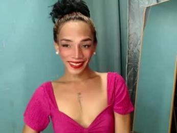 uncut_queen webcam model stream image