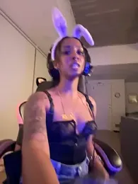 Your_Paris webcam model stream image