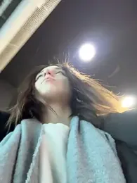 DollyTall webcam stripchat model stream image