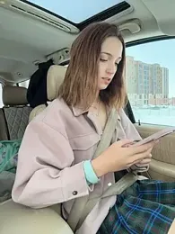 DollyTall webcam stripchat model stream image