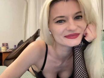 OnikaLove webcam model stream image