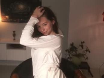 moonfaced_ webcam model stream image