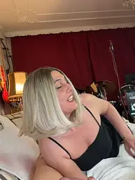 FoxyandTed webcam model stream image