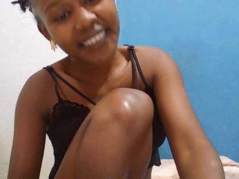 Zinah1 webcam bongacams model stream image