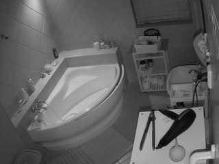 voyeurcam-julmodels-bath-1st-2 webcam model stream image