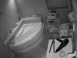 voyeurcam-julmodels-bath-1st-2 webcam model stream image