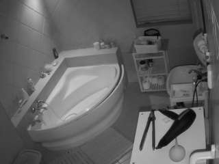 voyeurcam-julmodels-bath-1st-2 webcam model stream image