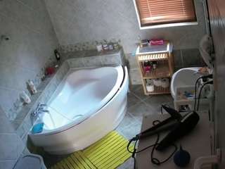 voyeurcam-julmodels-bath-1st-2 webcam camsoda model stream image