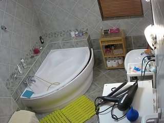 voyeurcam-julmodels-bath-1st-2 webcam camsoda model stream image