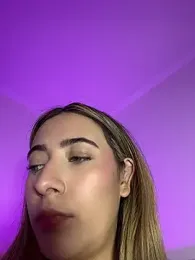 kloe__t18 webcam stripchat model stream image