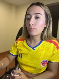 kloe__t18 webcam model stream image