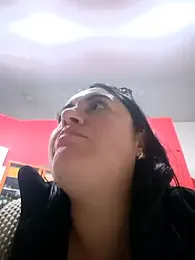 Lesly_10- webcam stripchat model stream image