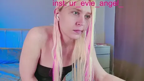 Evelyn_rabbit webcam model stream image