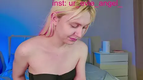 Evelyn_rabbit webcam model stream image