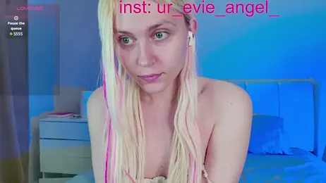 Evelyn_rabbit webcam model stream image