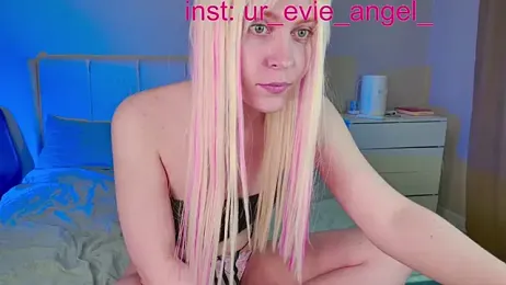 Evelyn_rabbit webcam model stream image