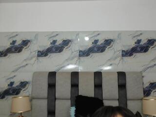 Melanie Cahill webcam model stream image