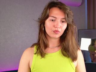 Amanda Vi webcam model stream image