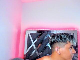Wuialli Cash & Robert Million webcam model stream image
