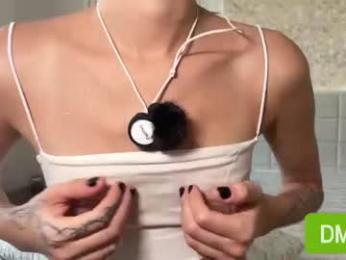yettahagins webcam model stream image