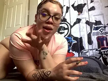 QueenNuttCollector webcam model stream image