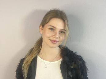 LiaMotzer webcam model stream image