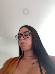 LaraHenao webcam model stream image