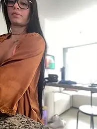 LaraHenao webcam model stream image