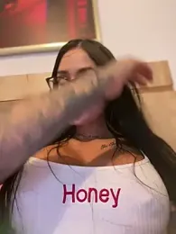 LaraHenao webcam model stream image