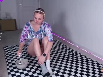 petitebrat chaturbate stream image, 19.05.2025 18:00