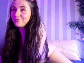 littlee33 chaturbate stream image, 26.05.2025 20:10