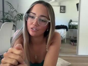 luvlivvyy chaturbate stream image