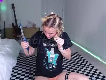 petitebrat chaturbate stream image, 31.05.2025 17:20