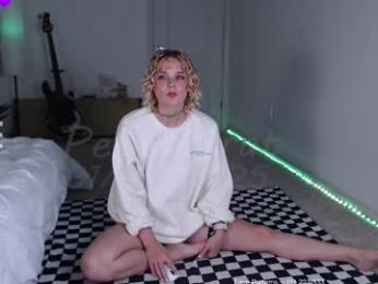 petitebrat chaturbate stream image, 31.05.2025 17:20