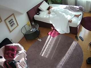voyeurcam-julmodels-whitebed-4 camsoda stream image, 02.06.2025 18:10