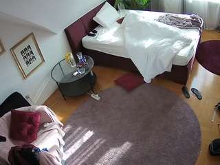 voyeurcam-julmodels-whitebed-4 camsoda stream image, 02.06.2025 18:10
