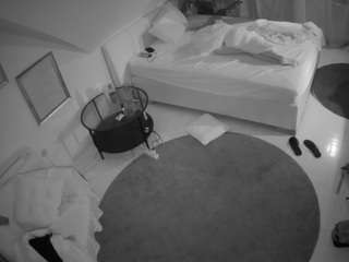 voyeurcam-julmodels-whitebed-4 camsoda stream image, 02.06.2025 18:10