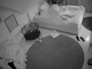 voyeurcam-julmodels-whitebed-4 camsoda stream image, 02.06.2025 18:10
