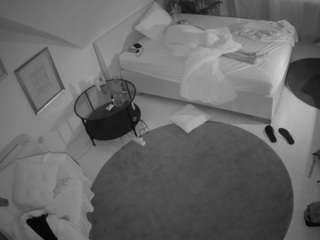 voyeurcam-julmodels-whitebed-4 camsoda stream image, 02.06.2025 18:10