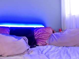 mollyybloom camsoda stream image