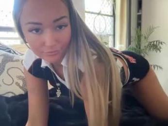 luvlivvyy chaturbate stream image