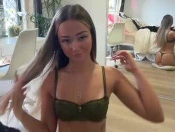 luvlivvyy chaturbate stream image