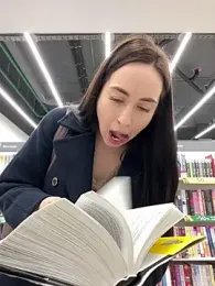 Holly_Play stripchat stream image