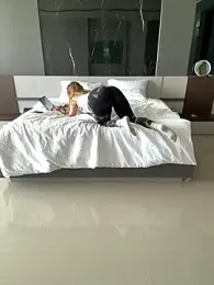 Nura_n_Sarah stripchat stream image